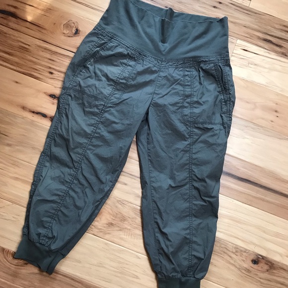 Calvin Klein Pants - Calvin Klein Sz L maternity cargo Capri pants